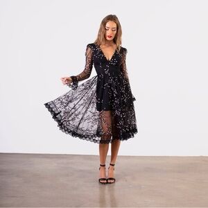 NWT Helsi Dress Ella Embroidered Long Sleeve Deep V-Neck Midi medium